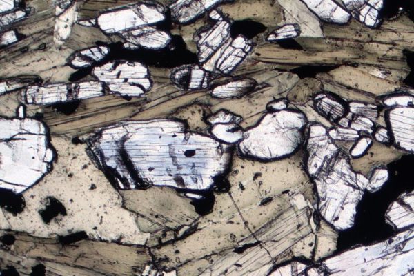 240- Micascisto a cianite (ex distene) - immagine 2
