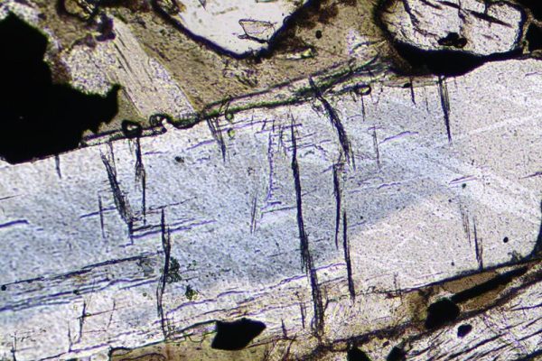 240- Micascisto a cianite (ex distene) - immagine 3